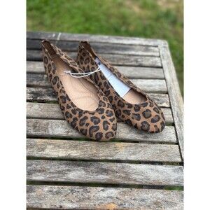 Old Navy Size 8.5 slip on Cheetah shoes BRAND NEW